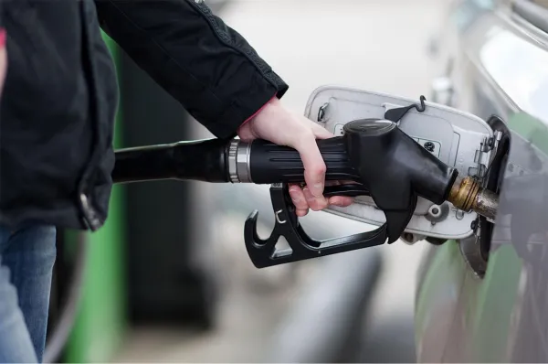 تولید بنزین سوپر تا پایان شهریور به میزان قبلی باز می‌گردد