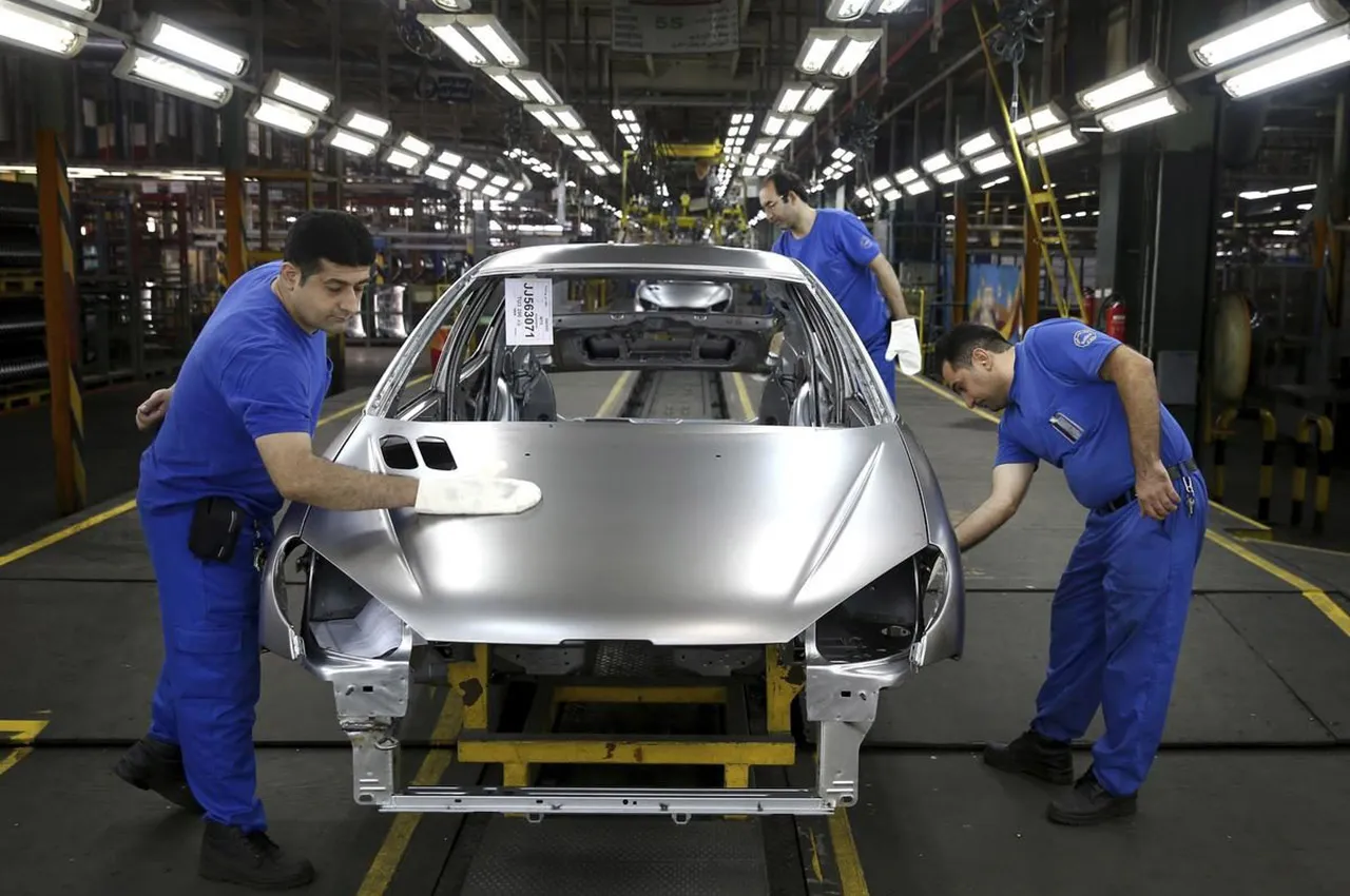 تولید خودرو در کشور ۵۰ درصد کاهش یافت