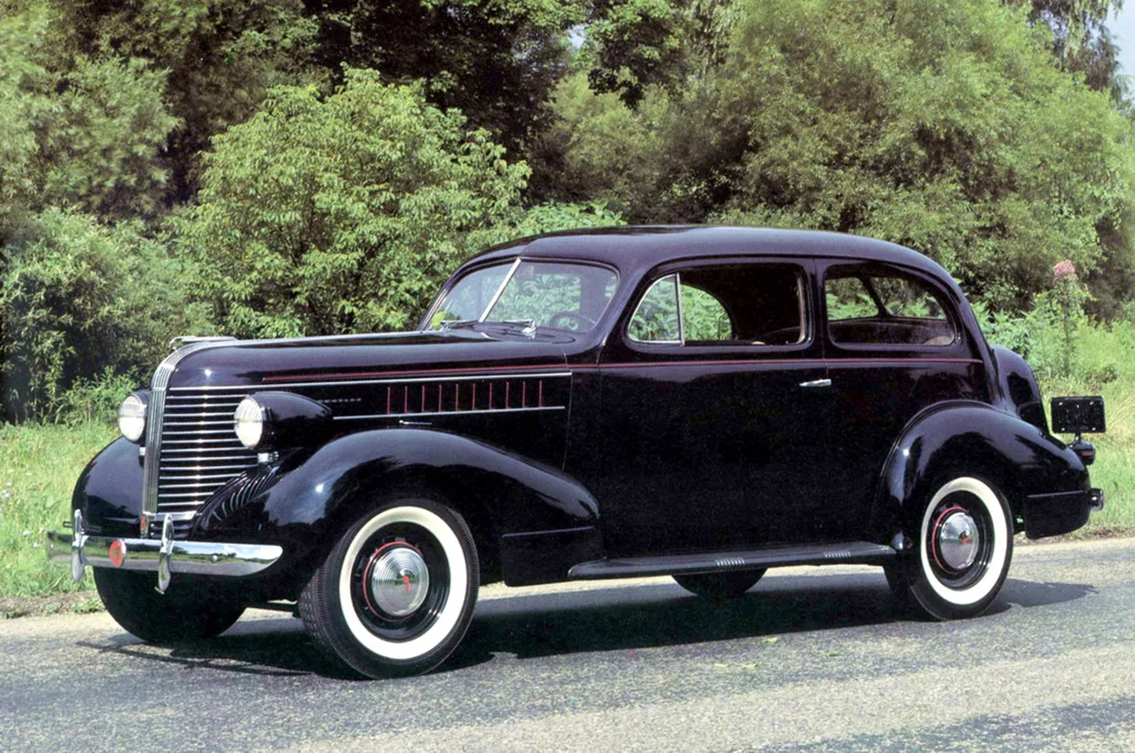 AutomobileFarsi Pontiac DeLuxe 1938