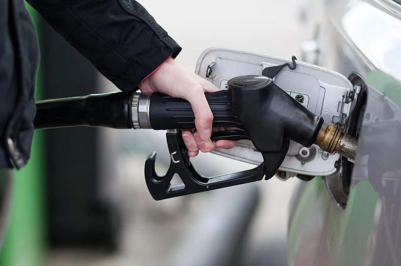 موافقت وزارت نفت با دونرخی شدن بنزین