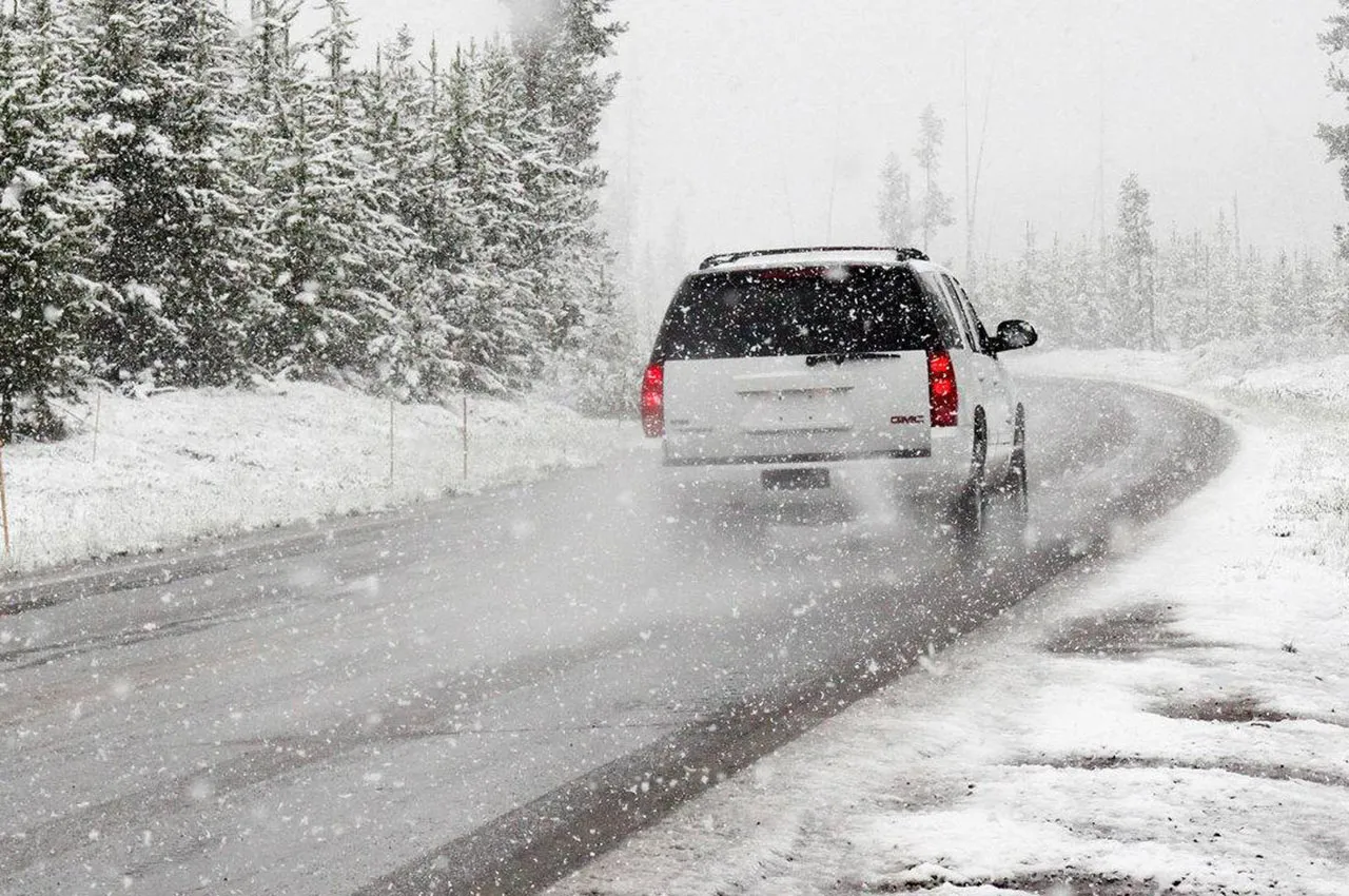 10 نکته مهم برای رانندگی در زمان بارش باران و برف