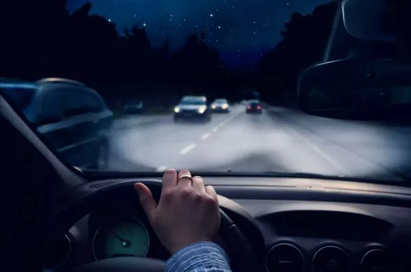 چه ساعتی و چگونه باید بخوابید تا در زمان رانندگی خسته نشوید