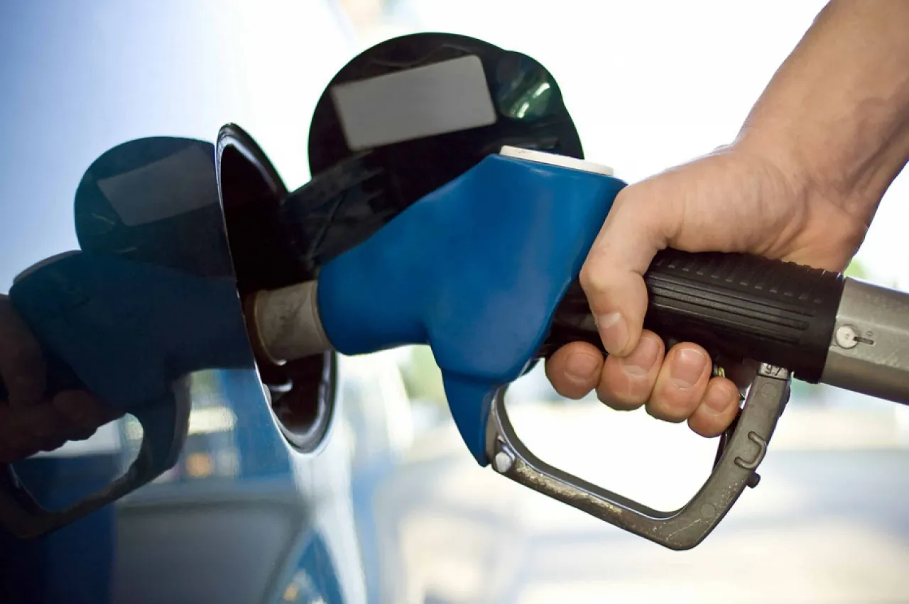 آغاز اجرای سهمیه بندی و افزایش قیمت بنزین